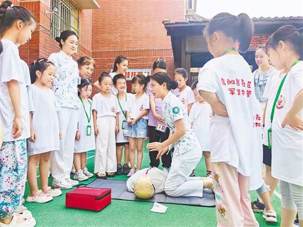 高滩岩社区整合资源开设全市首个“军娃托管站” 