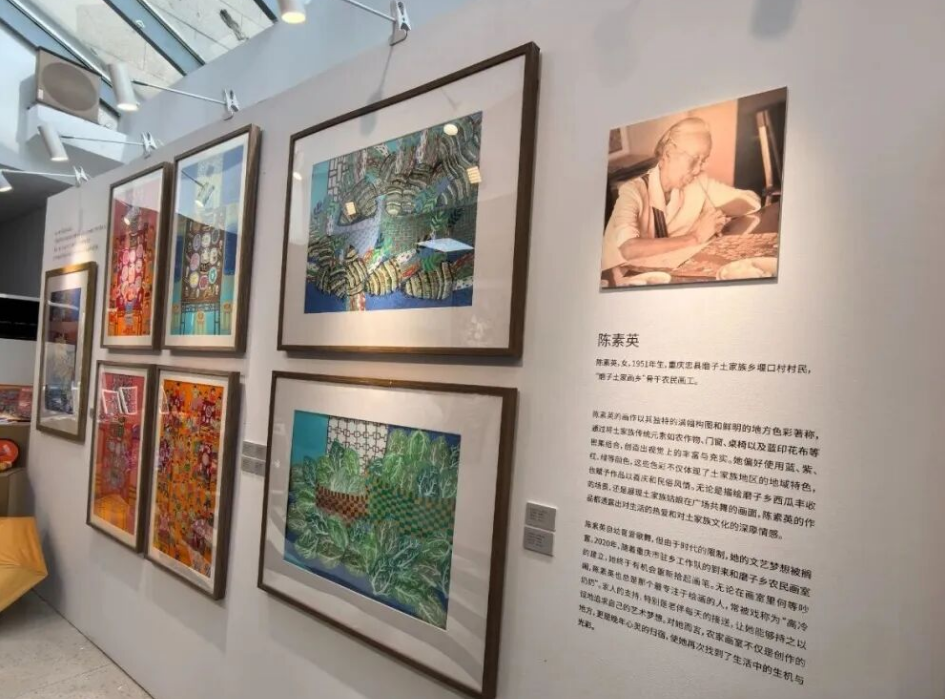 挥锄头的手也能握画笔！忠县这位奶奶的画，惊艳了北大！