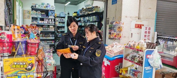 你买过校园周边的“五毛食品”吗？标签缺失的零食买不得